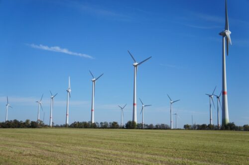 Německá vesnička je energeticky soběstačná už 10 let. Její obyvatelé platí za energie pakatel